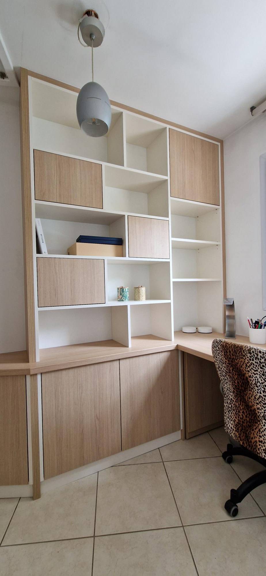 Bureau sur mesure en mélaminé blanc et chêne vicenza à Saint-Raphaël