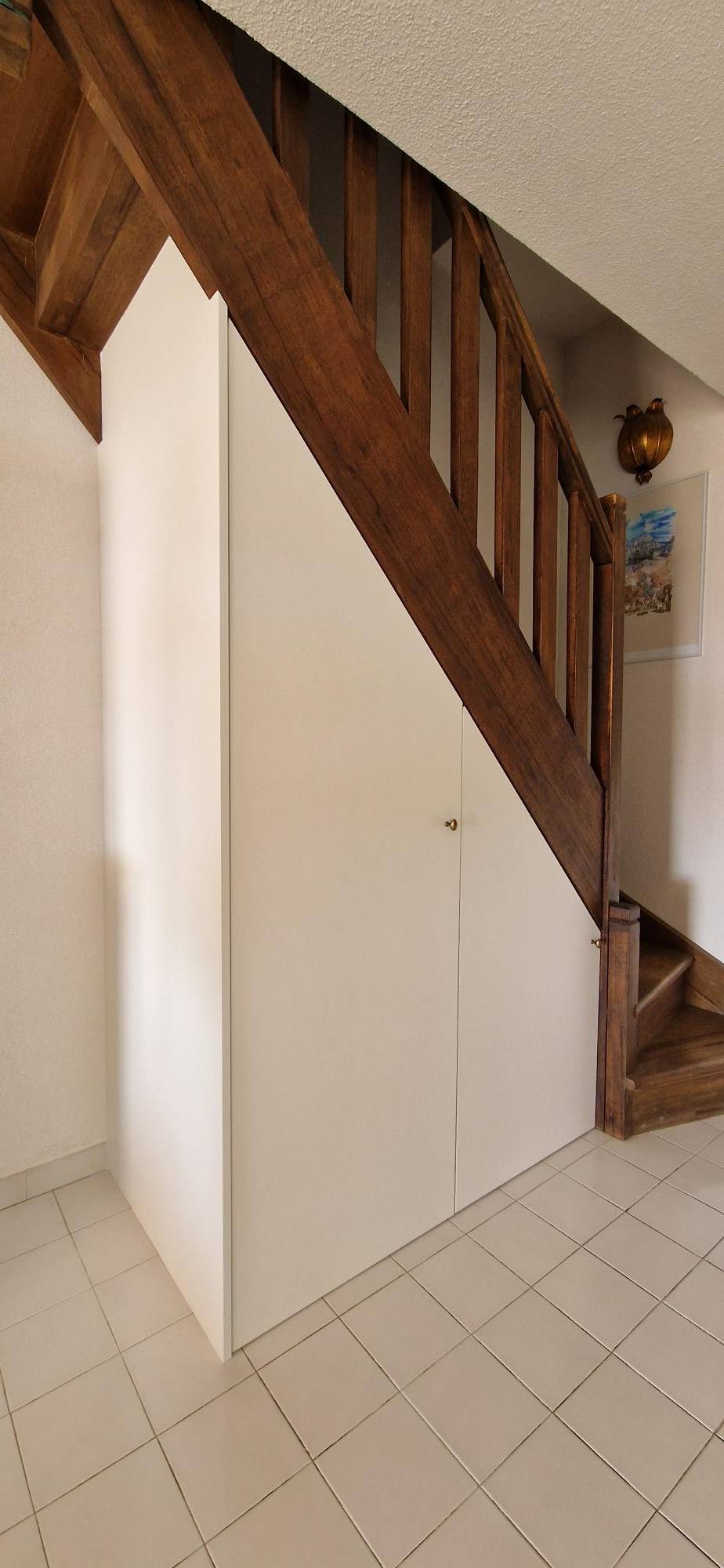 Aménagement sous pente en mélaminé blanc à Saint-Raphaël