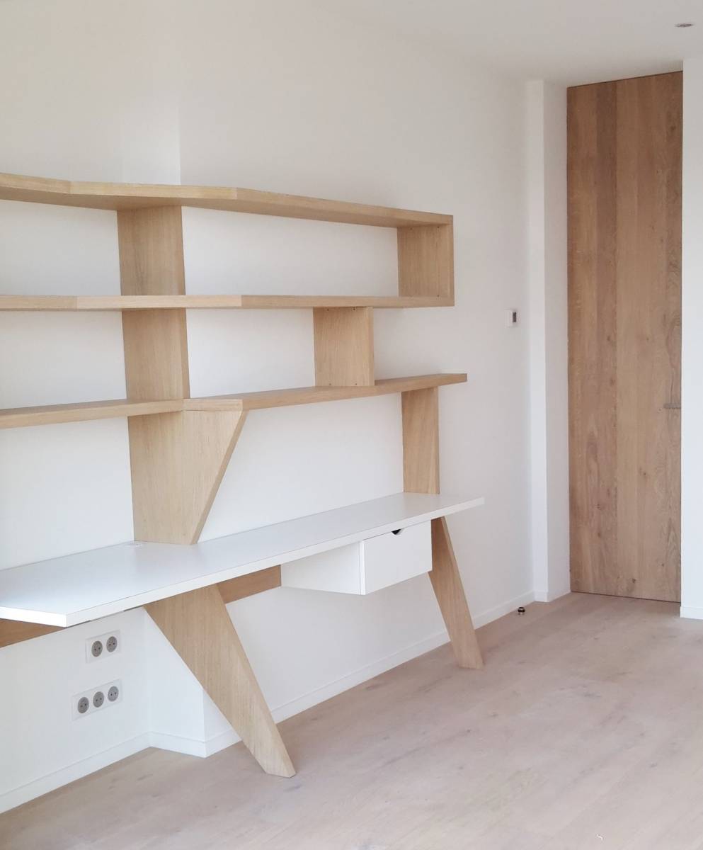Bureau sur mesure bicolore en chêne aux Issambres 