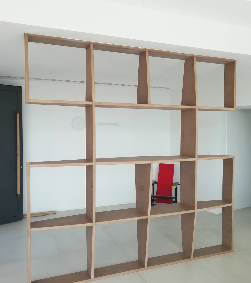 Séparateur de pièce en bois ajouré aux Issambres