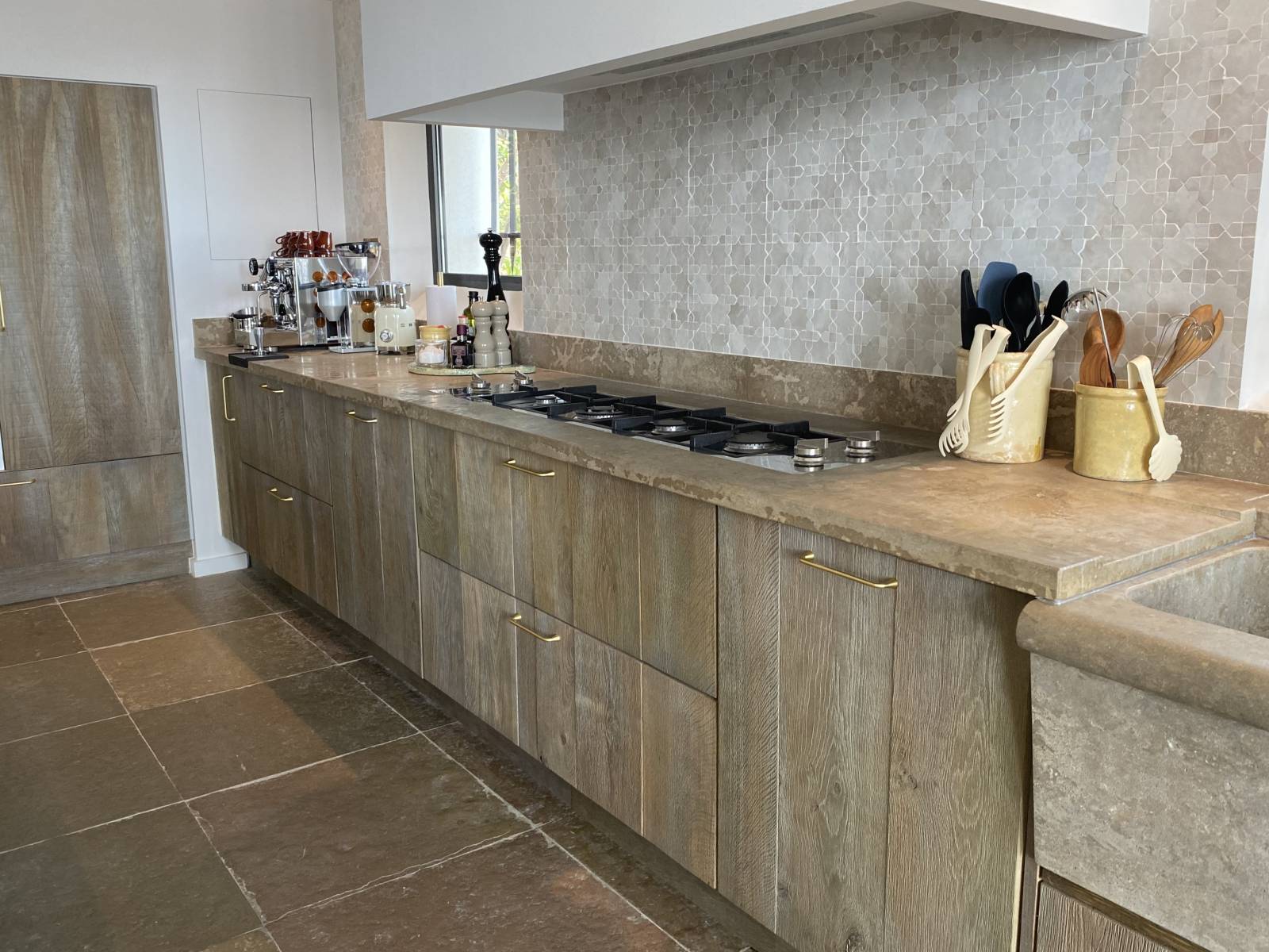 Cuisine sur mesure haut de gamme avec façades à Agay