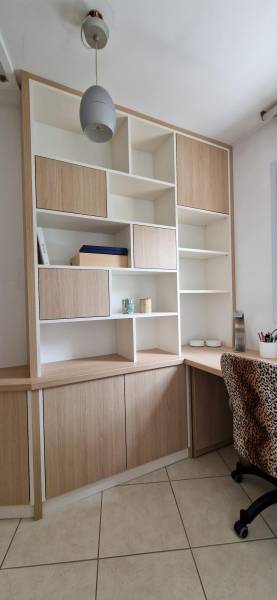 Bureau sur mesure en mélaminé blanc et chêne vicenza à Saint-Raphaël