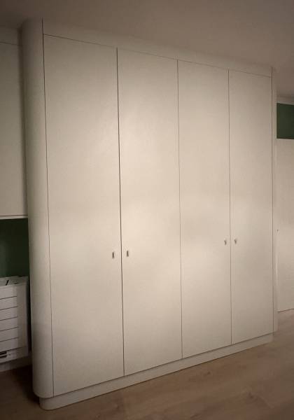 Fabrication et pose d'un aménagement de chambre aux lignes courbes sur Saint Raphaël