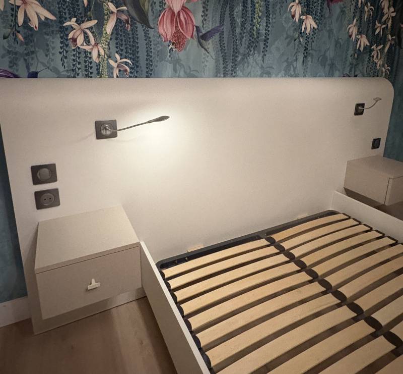 Fabrication et pose d'un aménagement de chambre aux lignes courbes sur Saint Raphaël