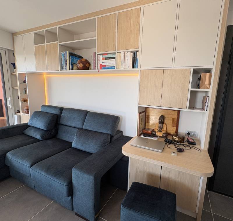 Bibliothèque sur mesure avec retro éclairage