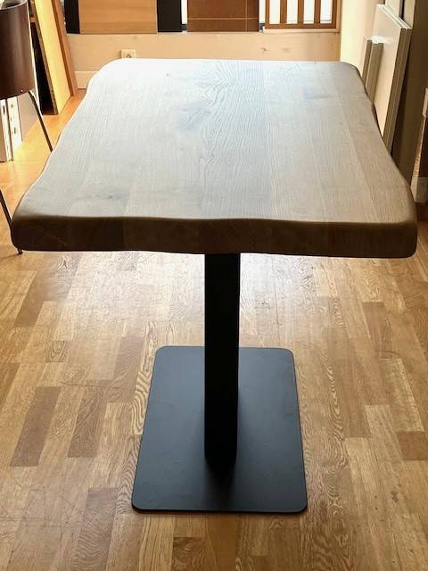 Table sur mesure en bois massif et pied thermolaqué