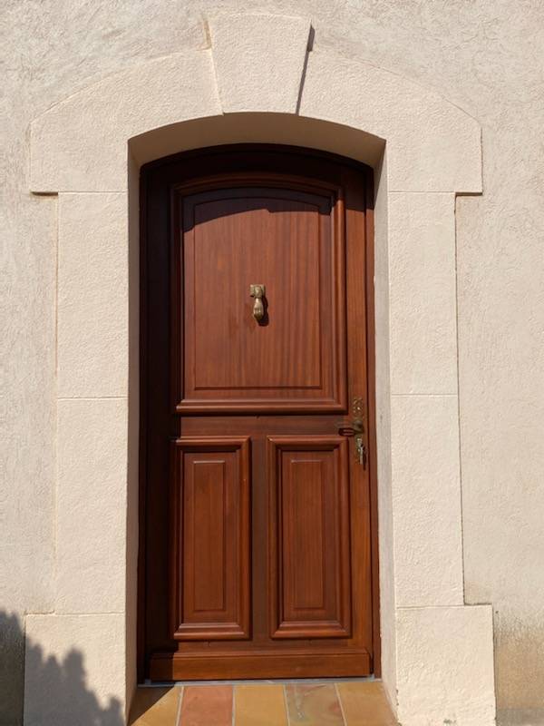 Fabrication porte d'entrée en bois exotique