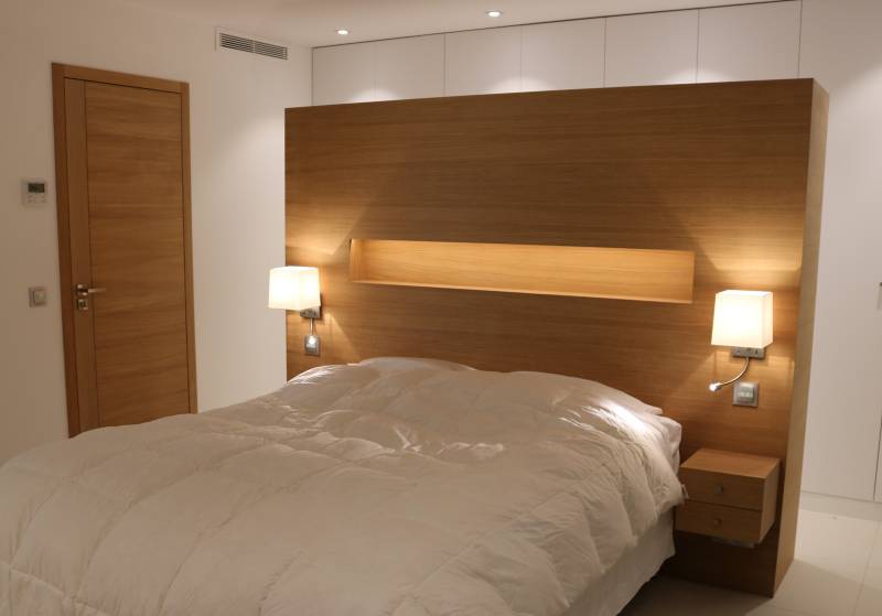 Tête de lit avec luminaire 