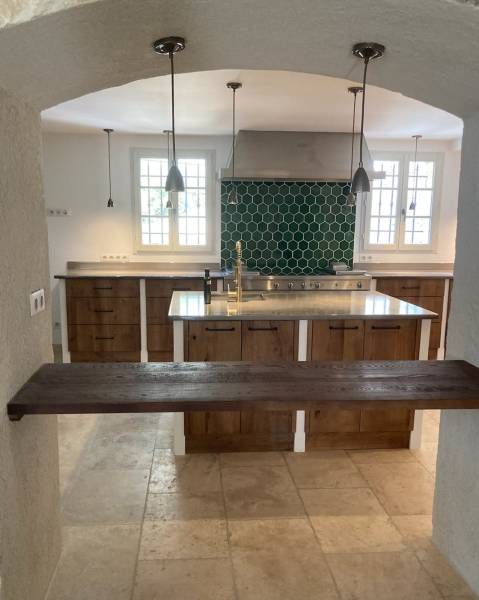 Cuisine sur mesure en chêne massif à Les Issambres