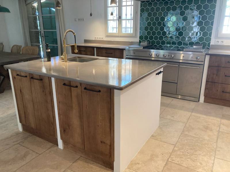 Cuisine sur mesure en chêne massif à Sainte Maxime