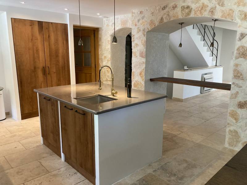 Cuisine en chêne massif sur mesure à Les Issambre, Sainte Maxime