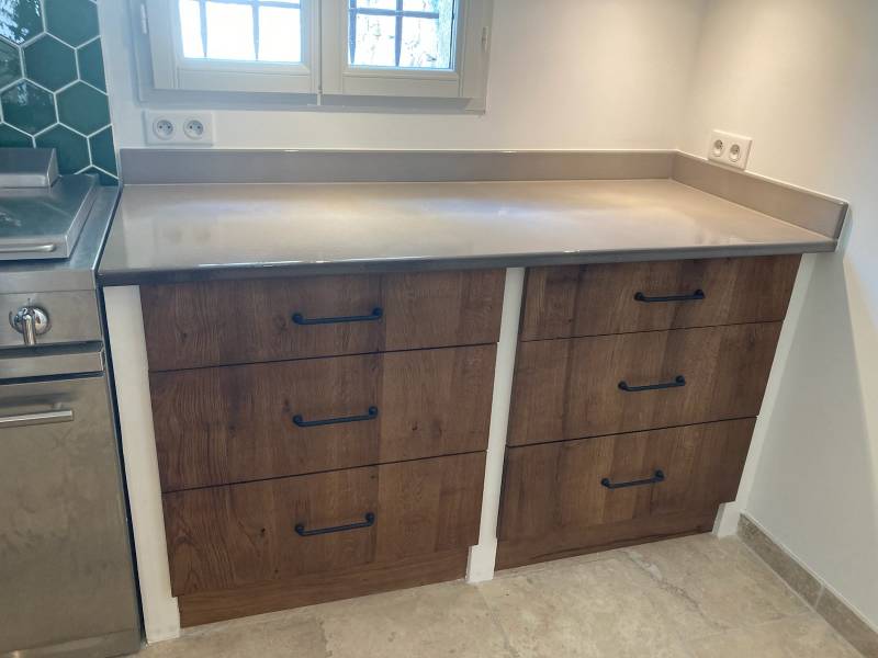 Cuisine sur mesure plan de travail en pierre de lave